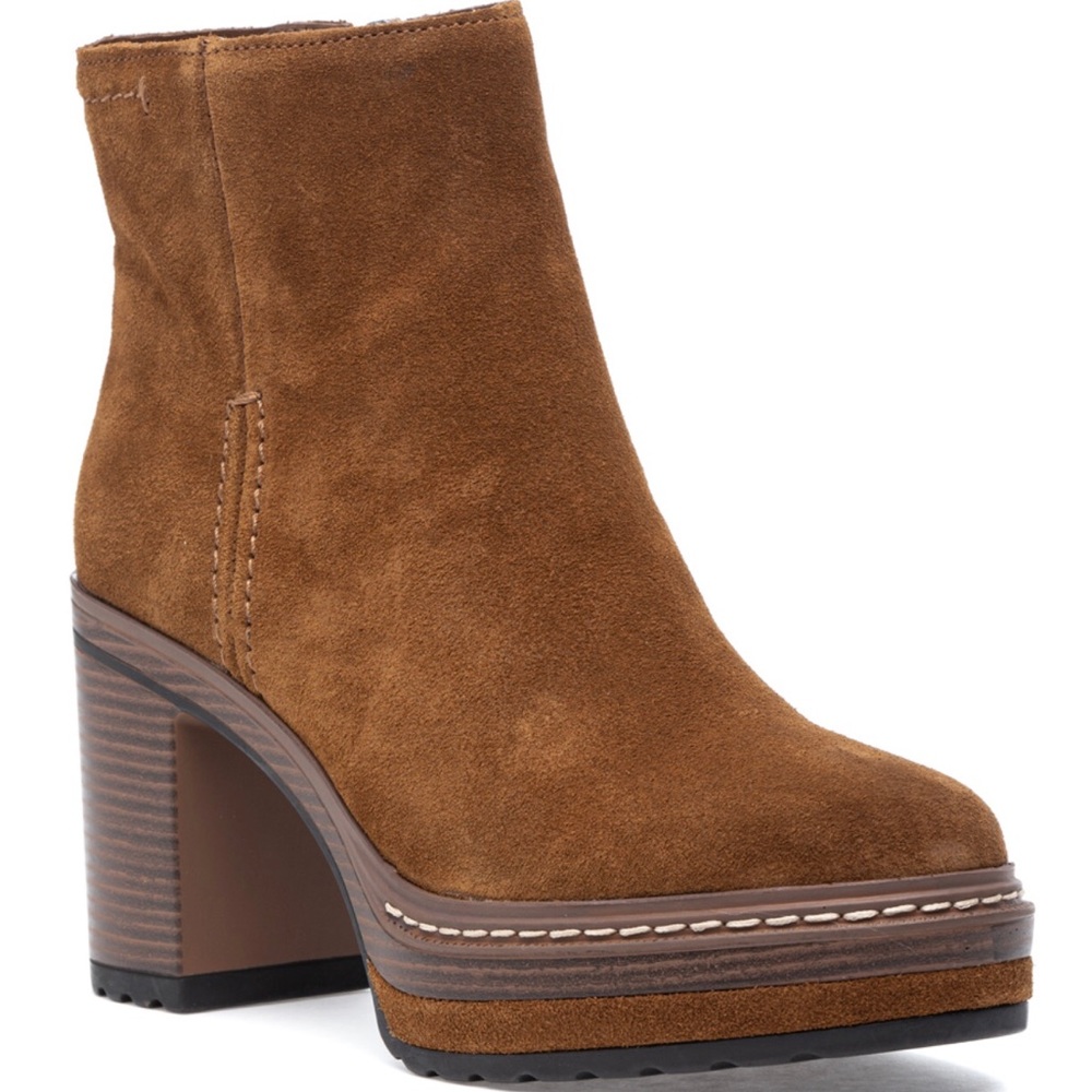 NWOT Steve Madden Suede Boots sz 6